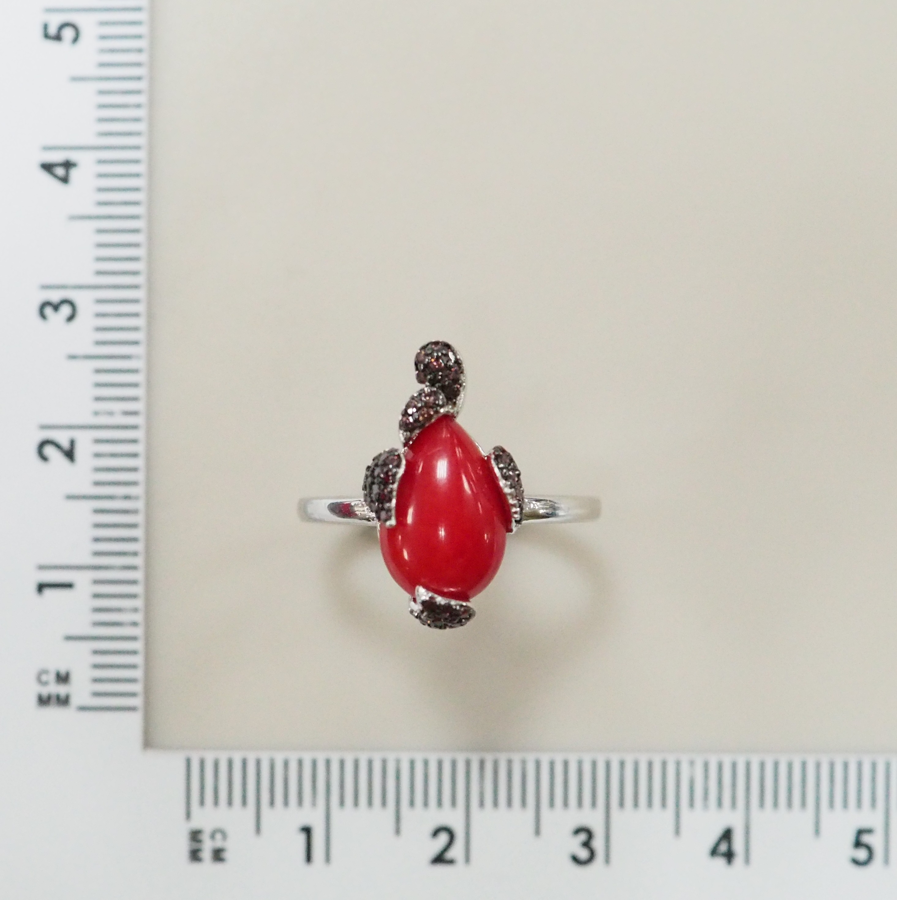 Серебряное кольцо с кораллом